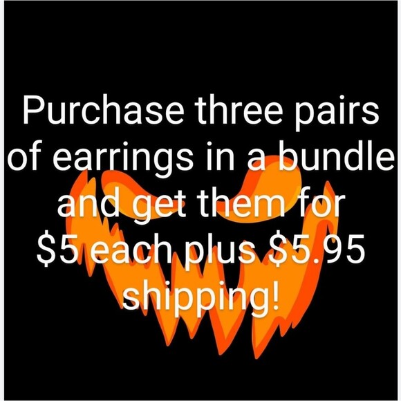 NEW Elegant Moonstone Floral Pendant Necklace in Silver and Blue - Picture 5 of 5